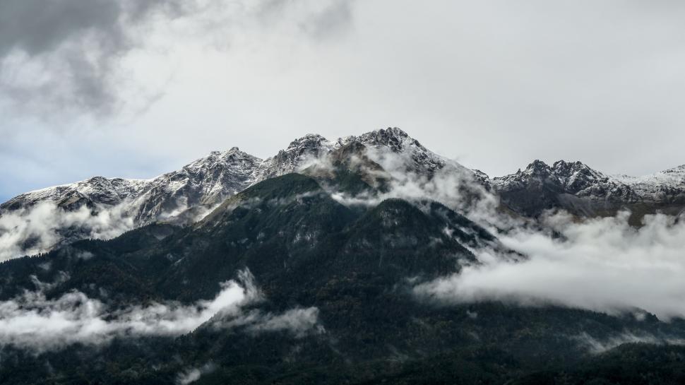 Free Image of Majestic Beauty of a Mountain Range 