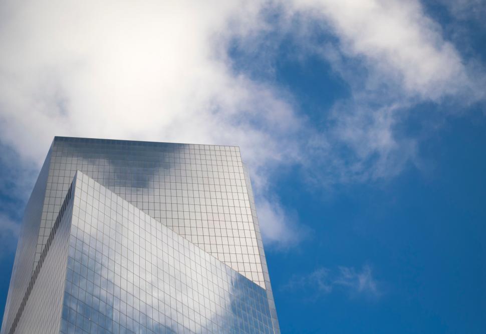 Free Image of Towering Skyscraper With Numerous Windows 