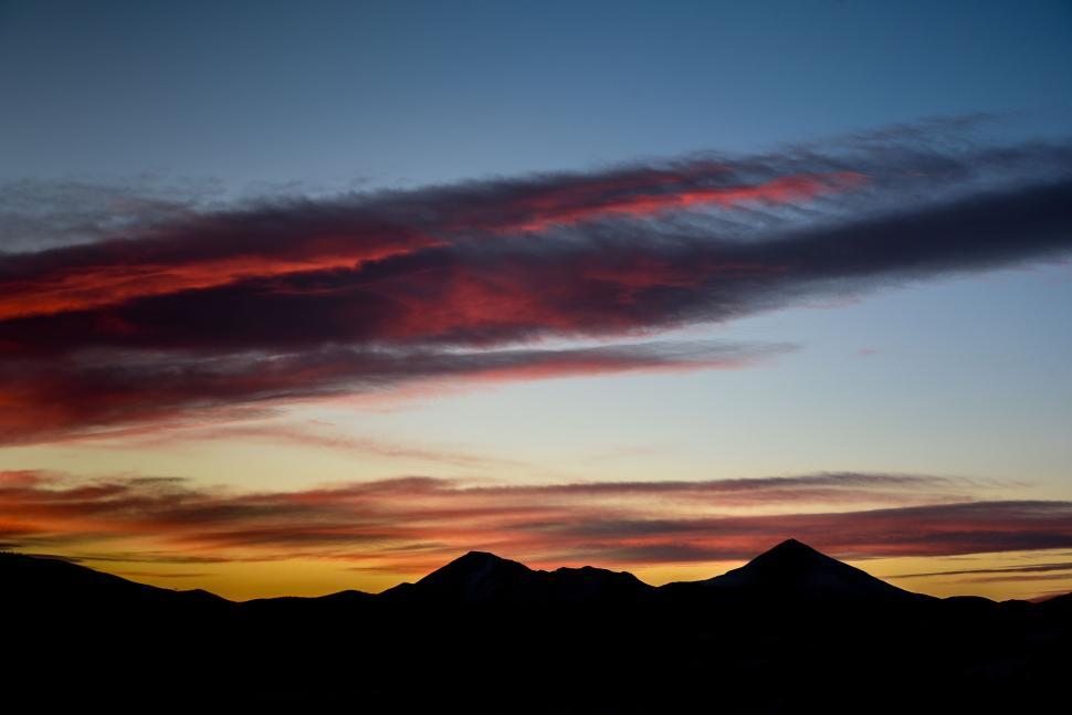 Free Image of Majestic Sunset Over Mountains 