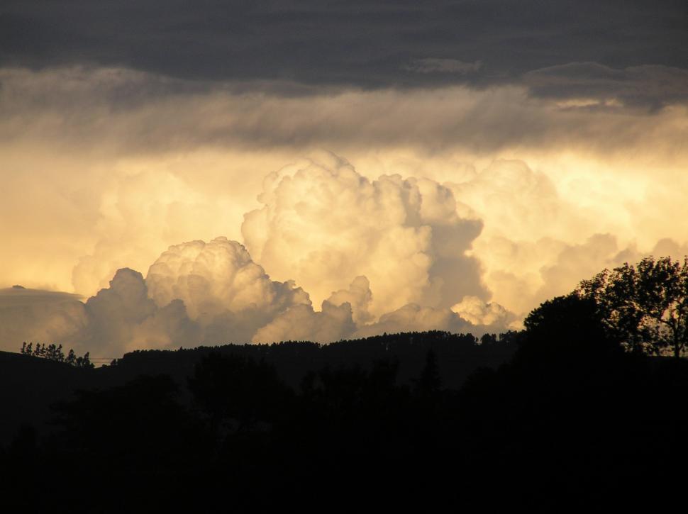 Free Image of Cloud explosion 