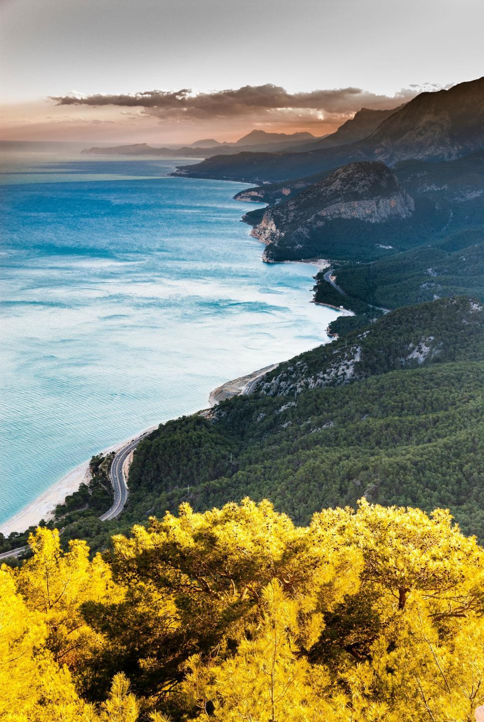 Free Image of Scenic View of a Body of Water 