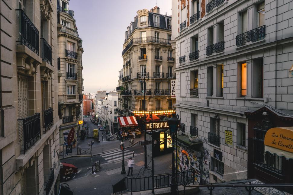 Free Image of Busy City Street With Tall Buildings 