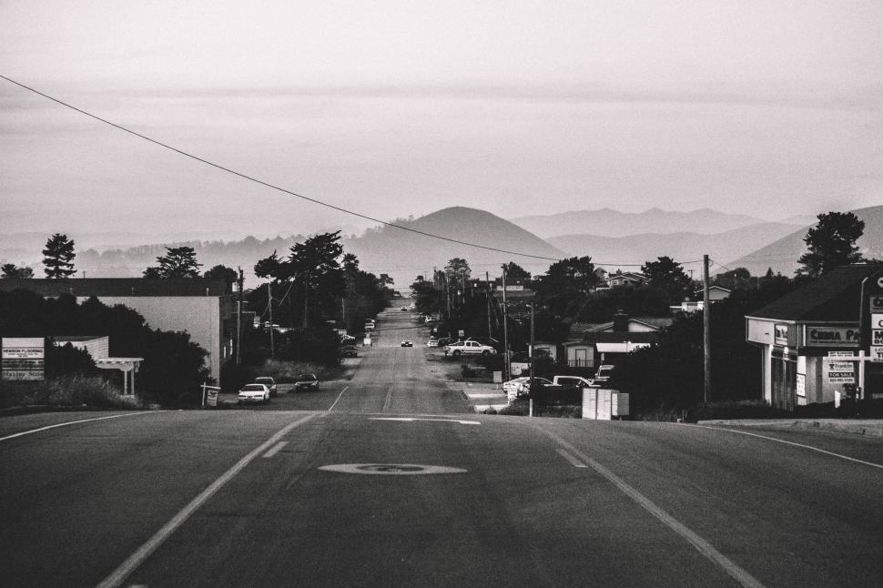 Free Image of Urban Street Scene in Black and White 
