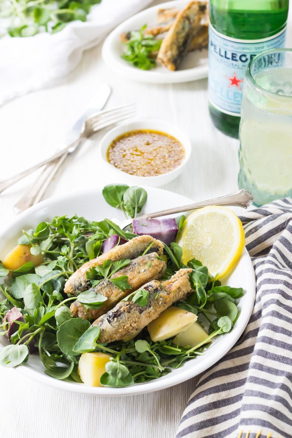 Free Image of Fresh Salad With Water Bottle on White Plate 
