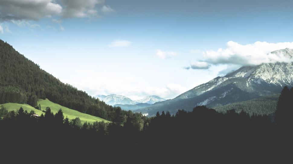Free Image of A Glimpse of the Majestic Rocky Mountain Range 