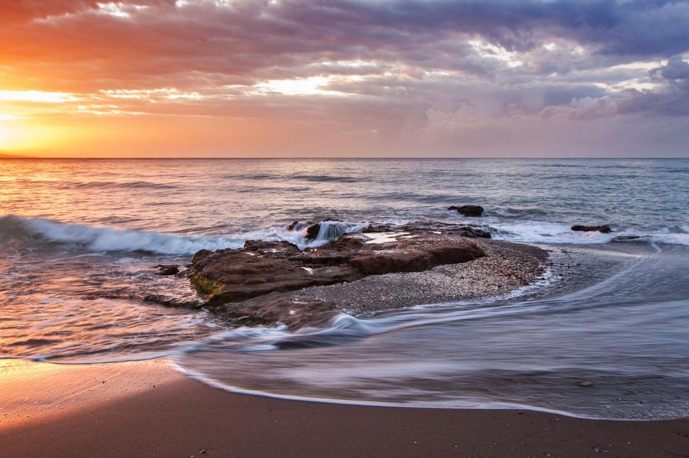 Free Stock Photo Of Sun Setting Over Ocean With Waves 