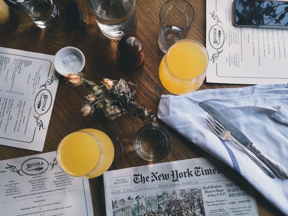Free Image of Wooden Table With Menus and Drinks 