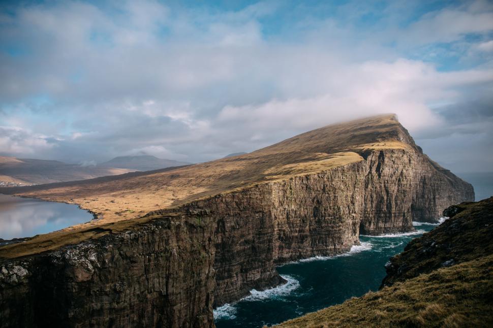 Free Image of Mountain With Body of Water 