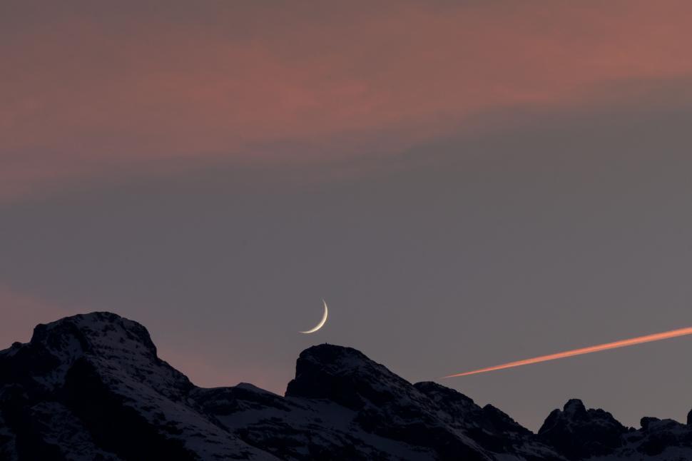 Free Image of Plane Flying Over Mountain 