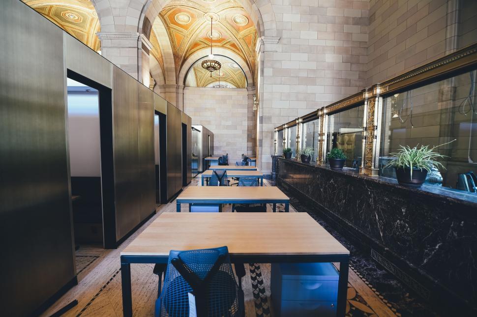 Free Image of Restaurant With Tables, Chairs, and Fish Tank 