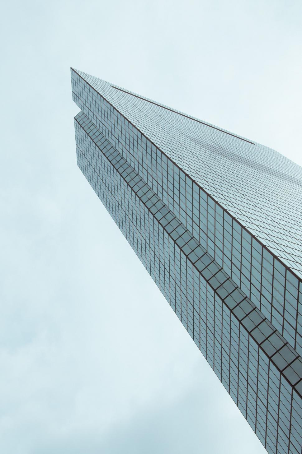 Free Image of Towering Skyscraper Against Skyline 