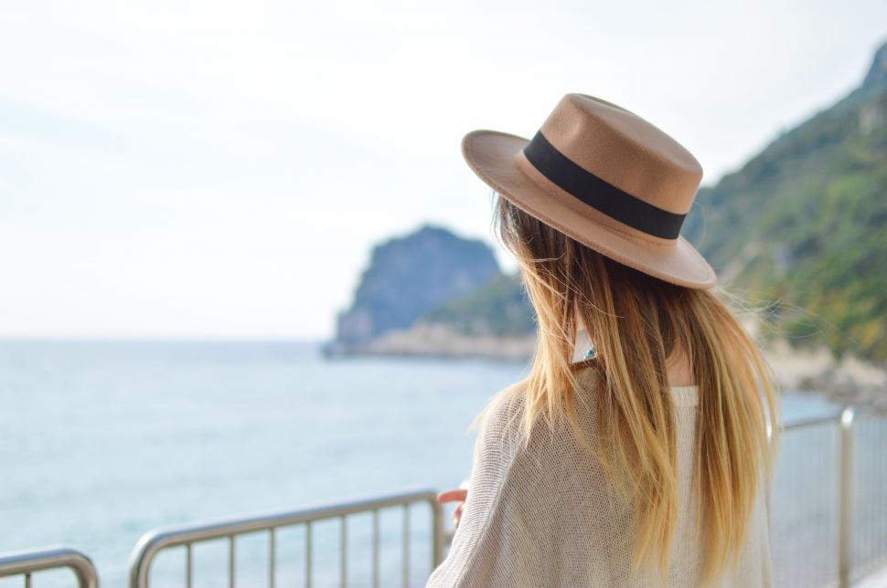 Free Image of Woman in Hat Looking at Ocean 