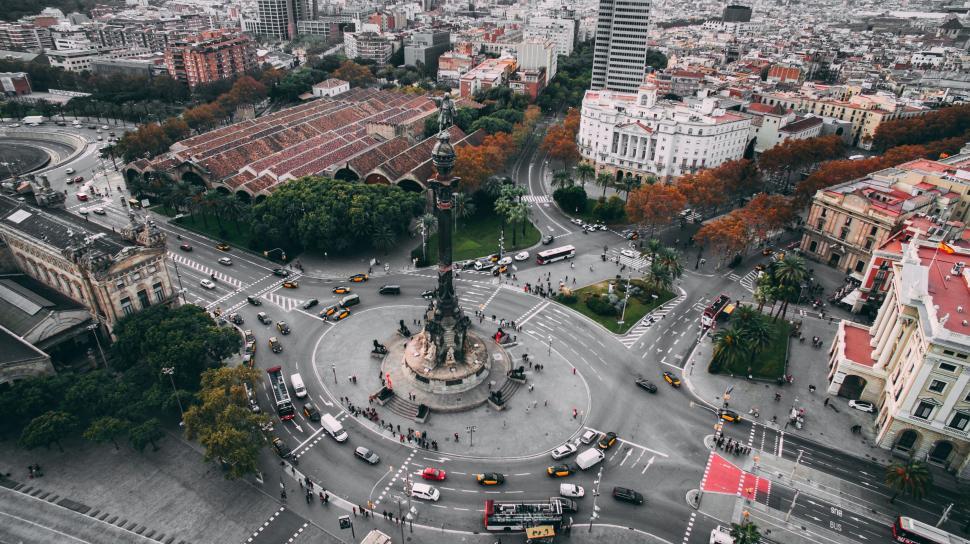 Free Image of Bustling Cityscape With Heavy Traffic Flow 