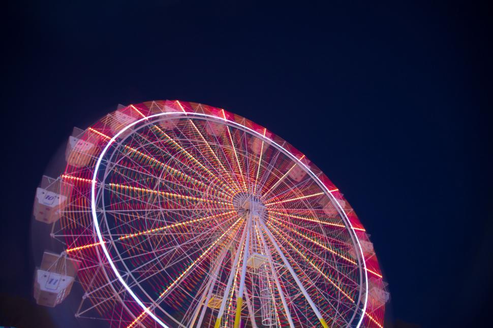 Free Image of Ferris Wheel Illuminated at Night 