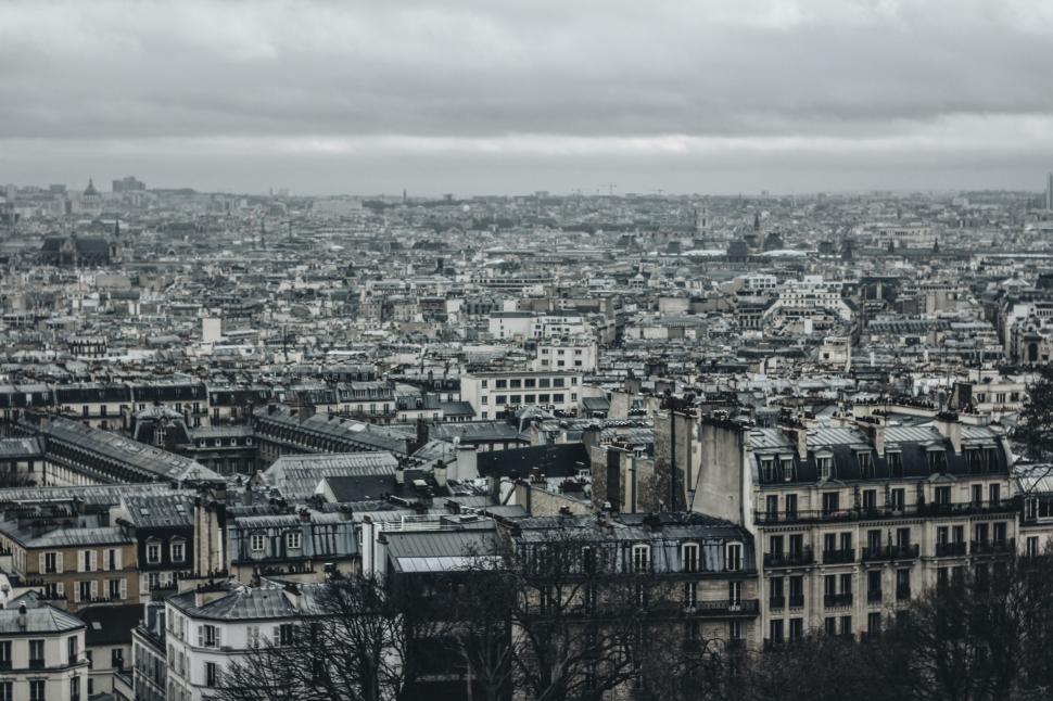 Free Image of Black and White Cityscape 