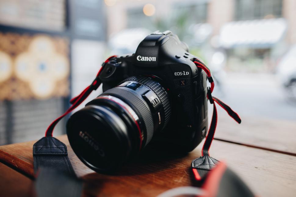 Free Image of Camera on Wooden Table 
