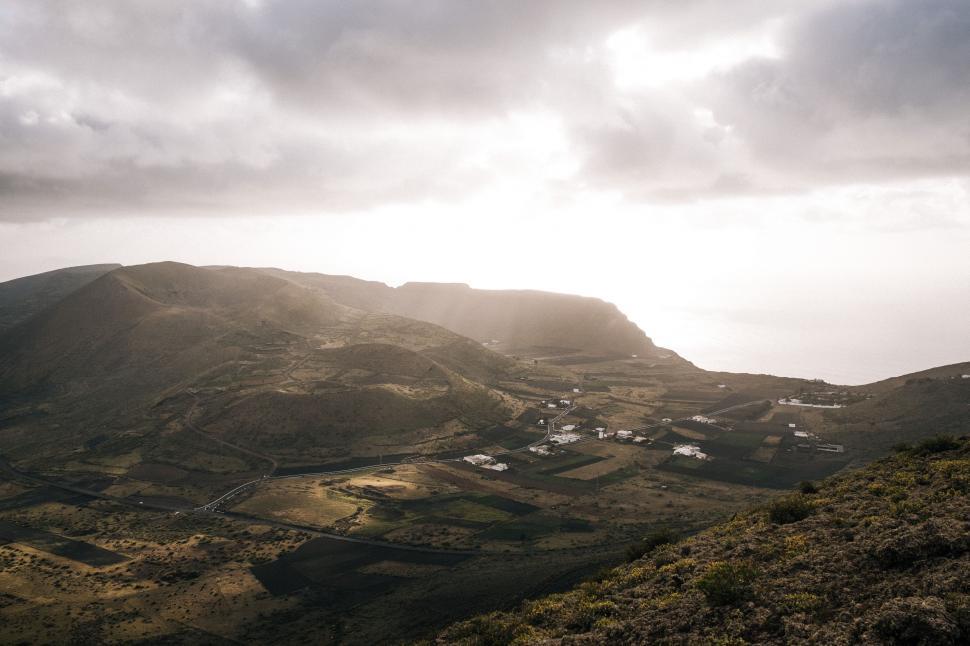 Free Image of Majestic Mountain Range With Clouds 