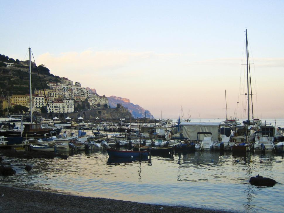 Free Image of boats in harbour 