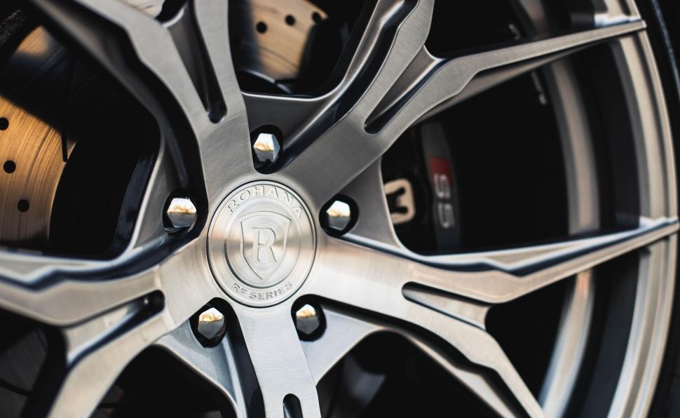 Free Image of Close Up of a Car Wheel 