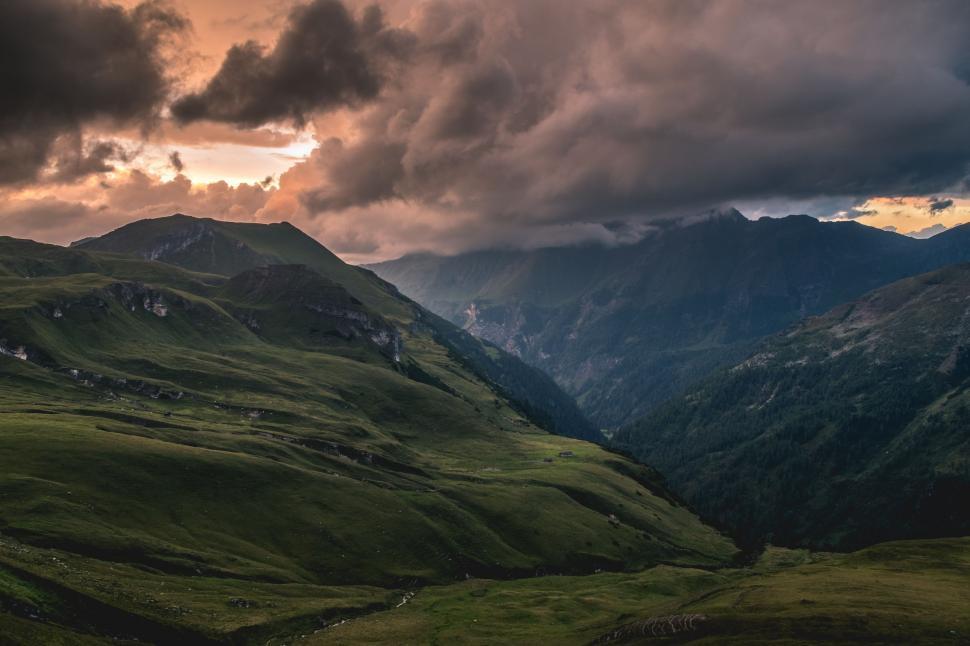 Free Image of Majestic Valley With Mountains in Background 