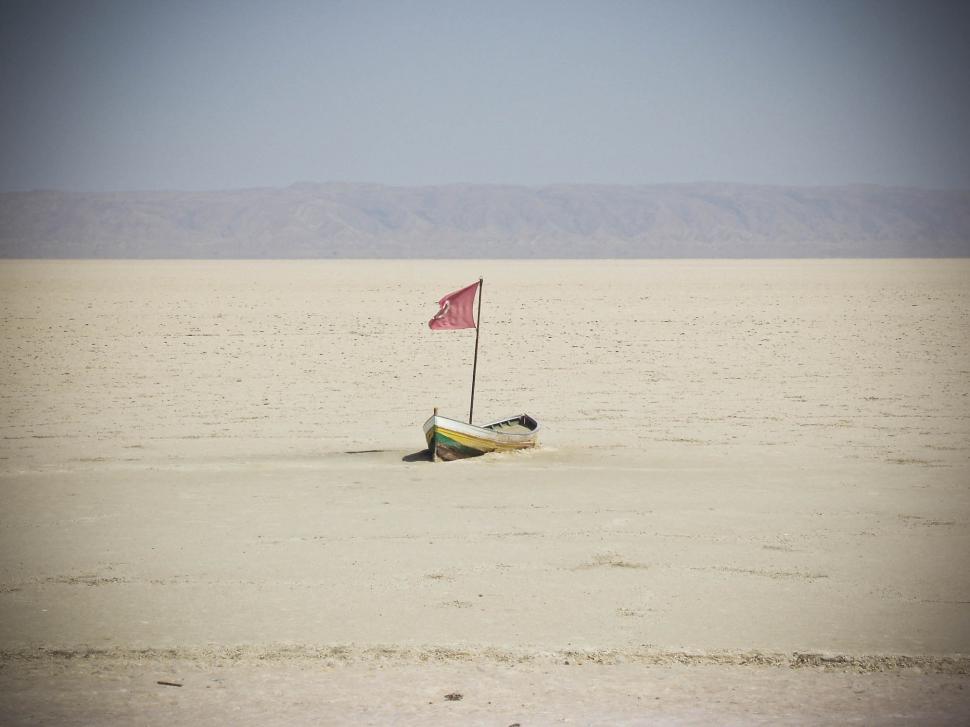 Free Image of Landscape view of white sand desert in Tunisia  