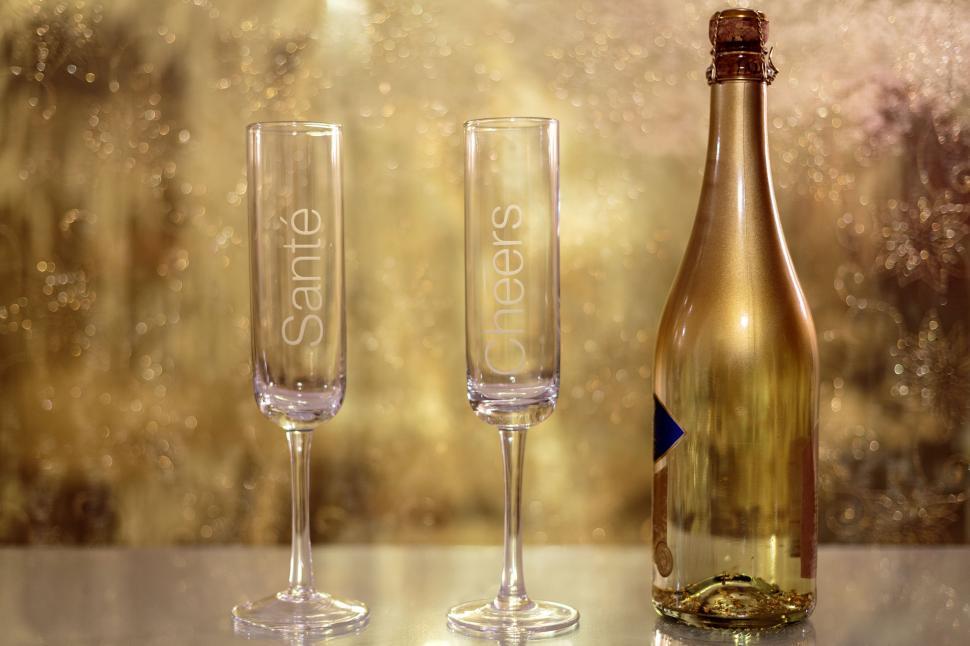 Free Image of Glasses and wine 