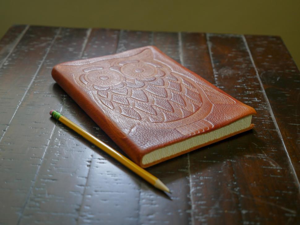 Free Image of Owl notebook and pencil 