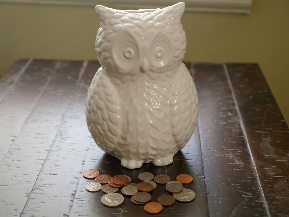 Free Image of Piggybank with coins 