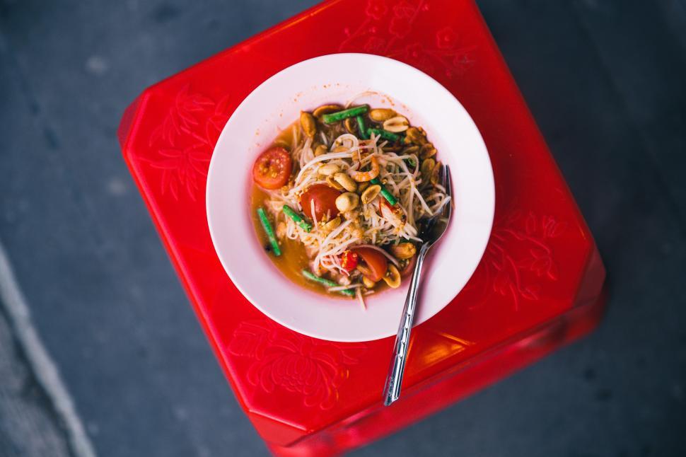 Free Image of Close-up of plated Pad Thai noodles 