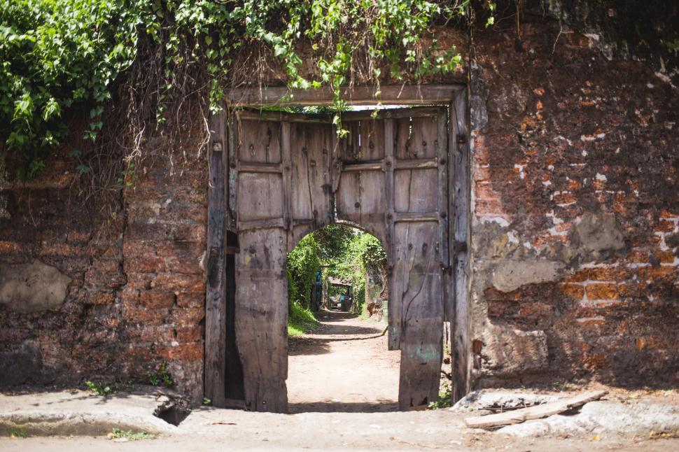 Free Image of A weathered doorway 