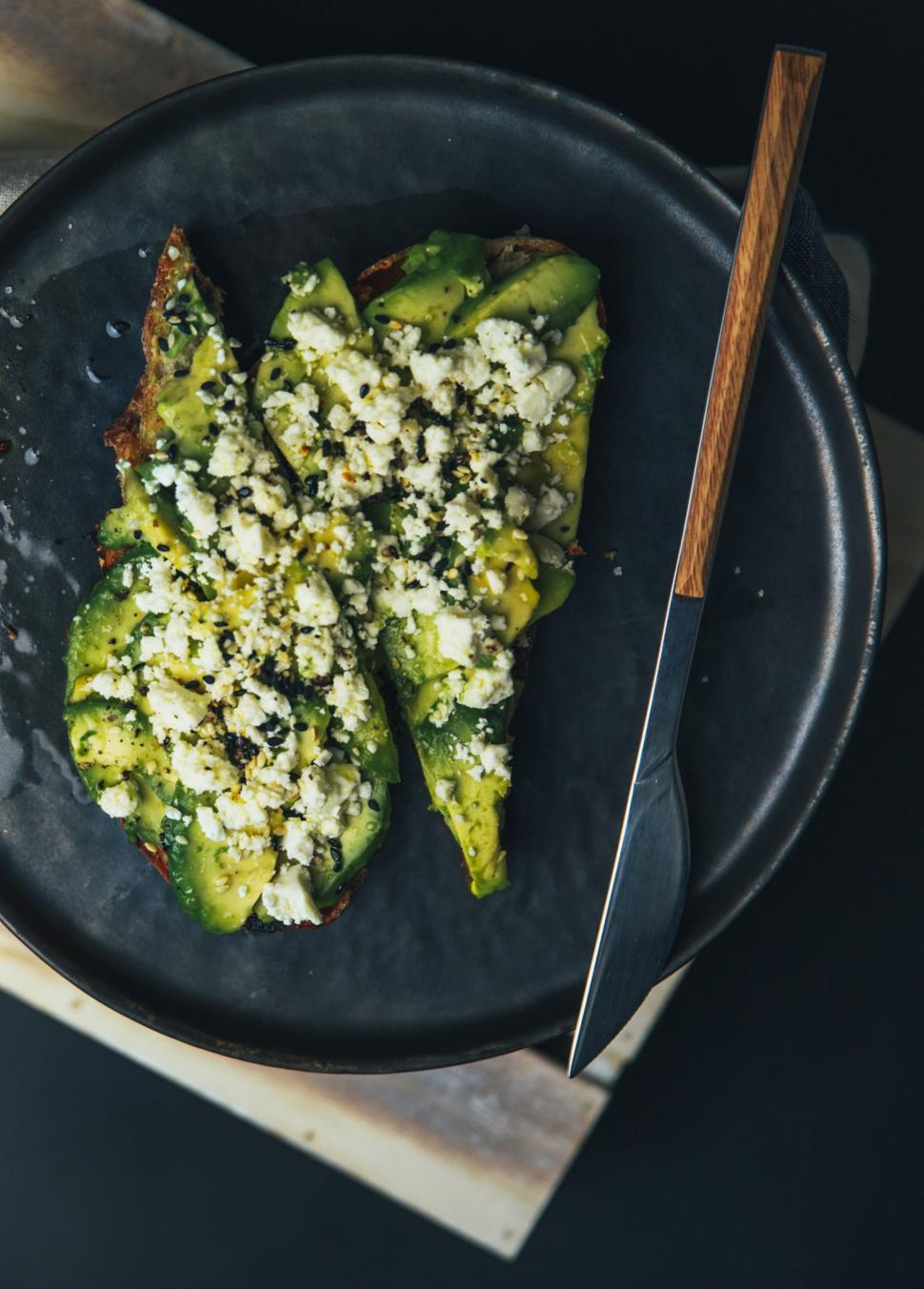 Free Image of Avacado toast on a platter 