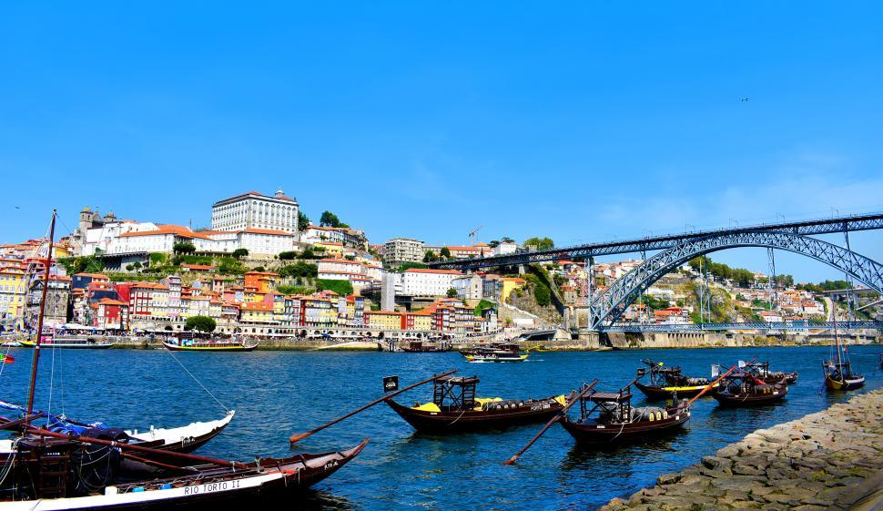 Free Image of Typical Rabelo Boats Carrying Port Wine Barrels 