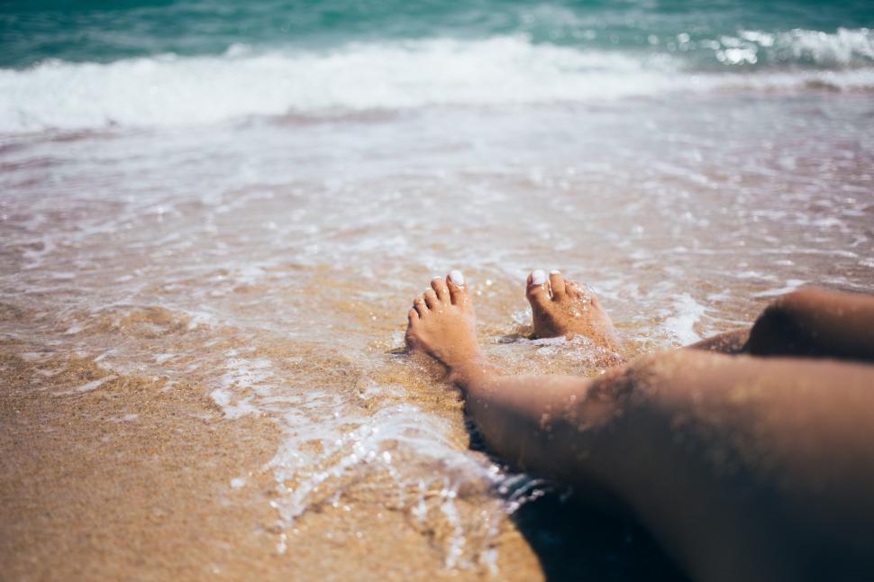 free-stock-photo-of-sandy-feet-on-the-beach-download-free-images-and