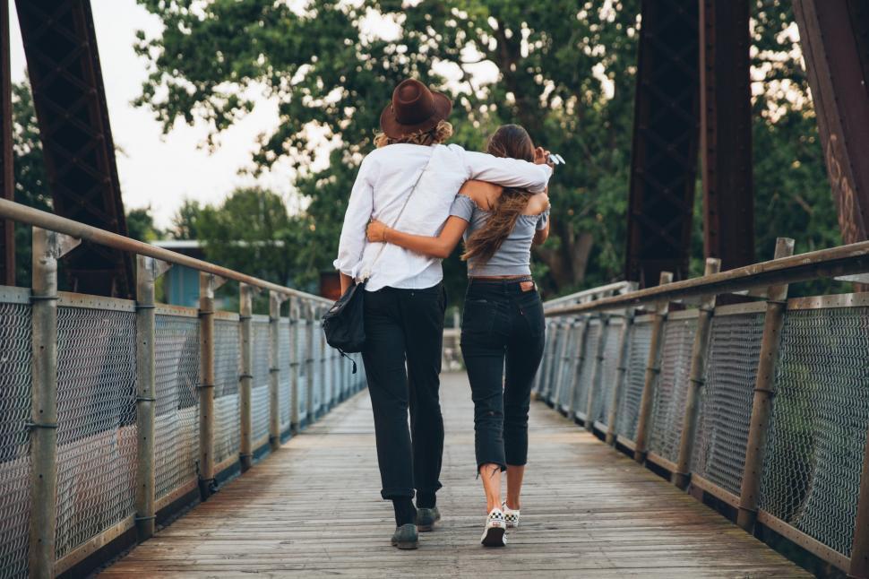 Free Image of A young caucasian couple at sunset 