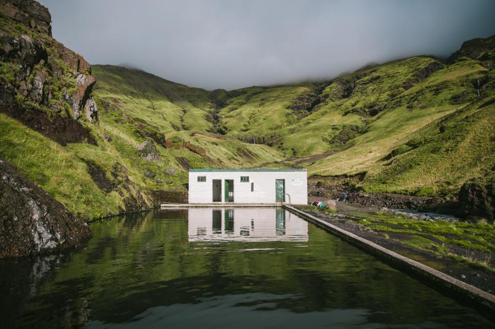 free-stock-photo-of-an-outdoor-mineral-swimming-pool-in-the-mountains