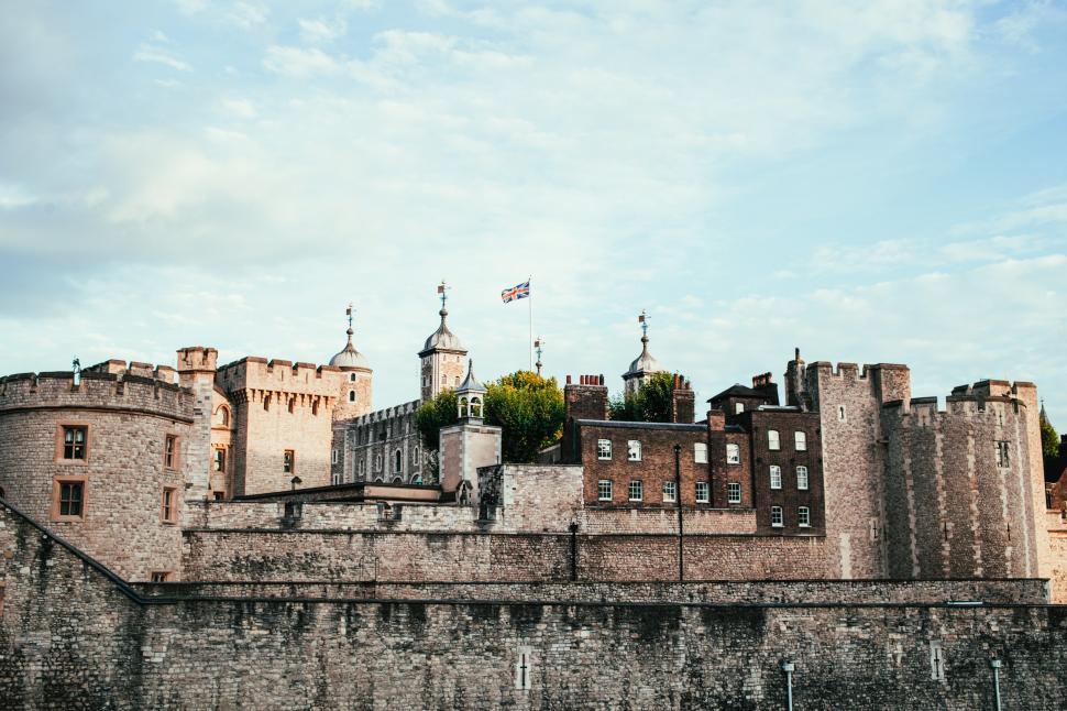 Free Image of Union jack fluttering above a castle 