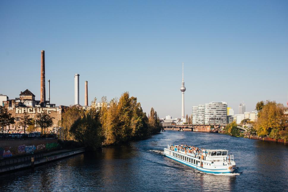 Free Stock Photo of Boat in a river in Berlin