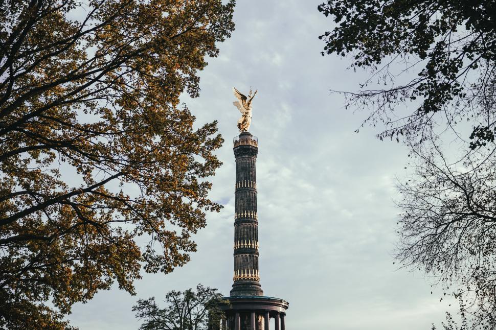 Free Image of Berlin Victory Column through trees 
