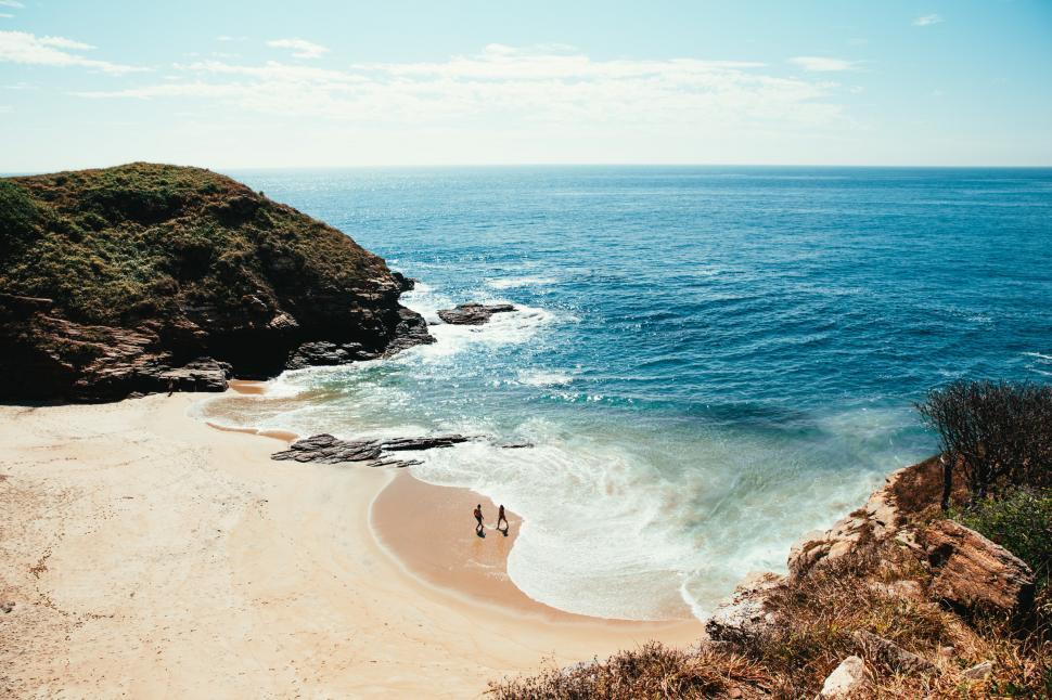 Free Image of A young Caucasian couple on the beach 