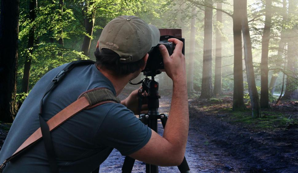 Free Image of Nature Photographer  