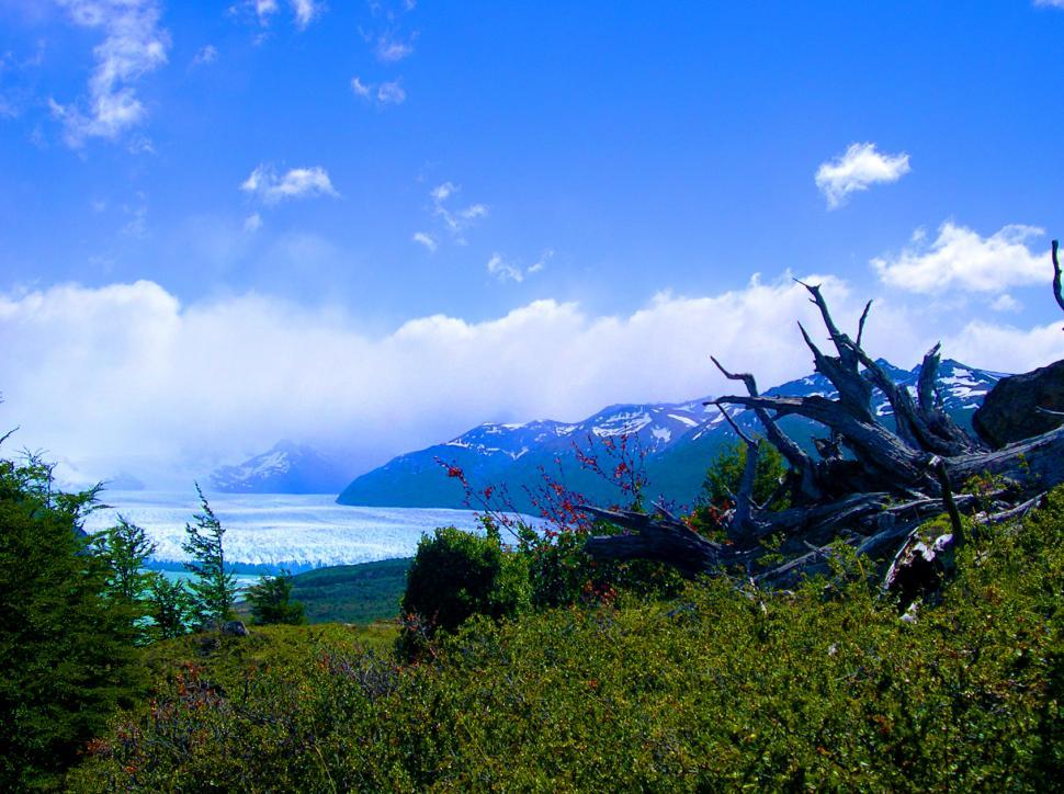 Free Image of Overlooking a Glacier 