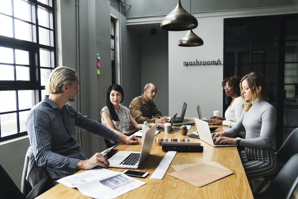 Free Image of Working group at a table 