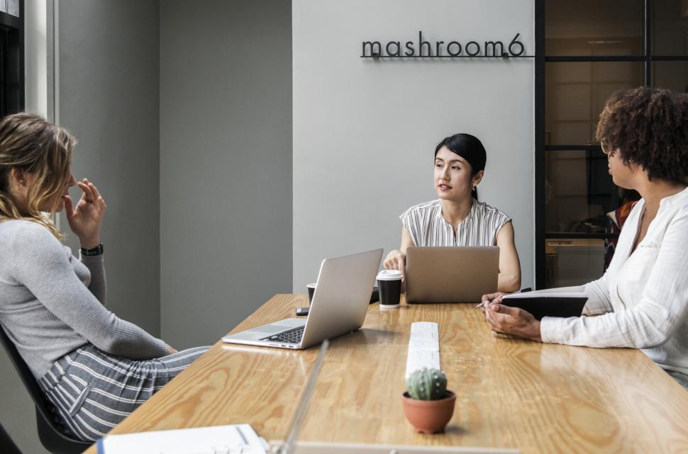 Free Image of Several female colleagues in a business meeting 