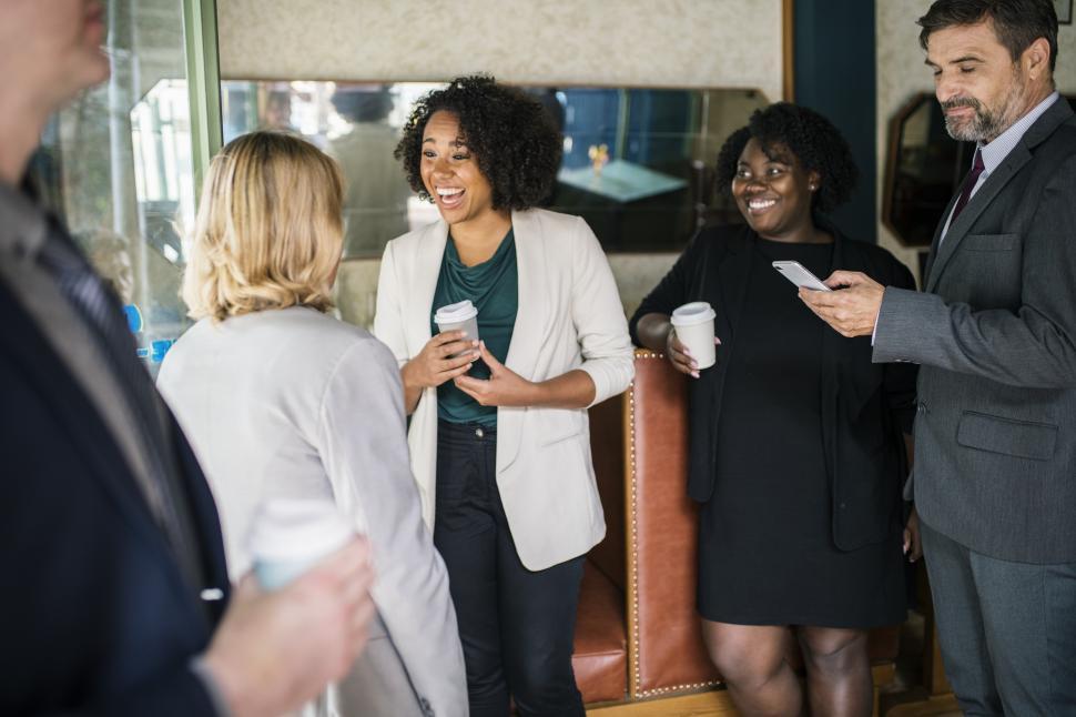 Free Image of Multiethnic businesspeople at a cafe 