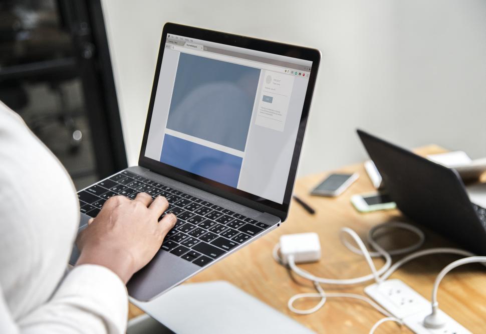 Free Image of Woman at work on the laptop 