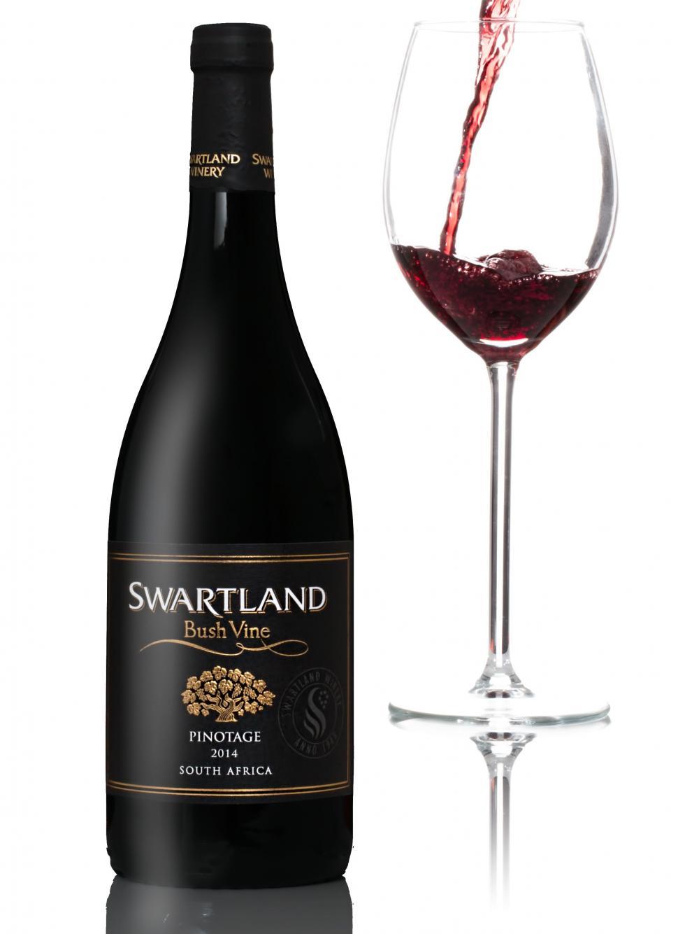 Free Image of Glass of Wine Next to Bottle of Wine 