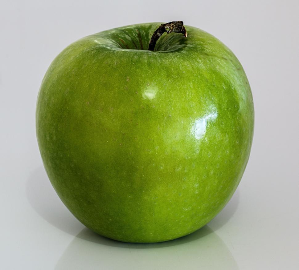 Premium Photo  Organic juicy green apples on a green background