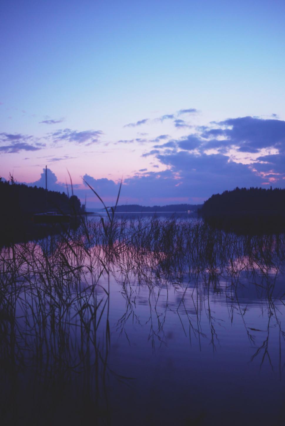 Free Image of Colorful Clouds over lake  