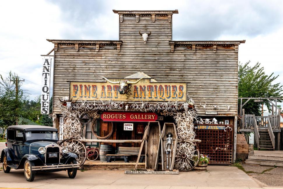 Free Image of Fine Art Antiques Shop  