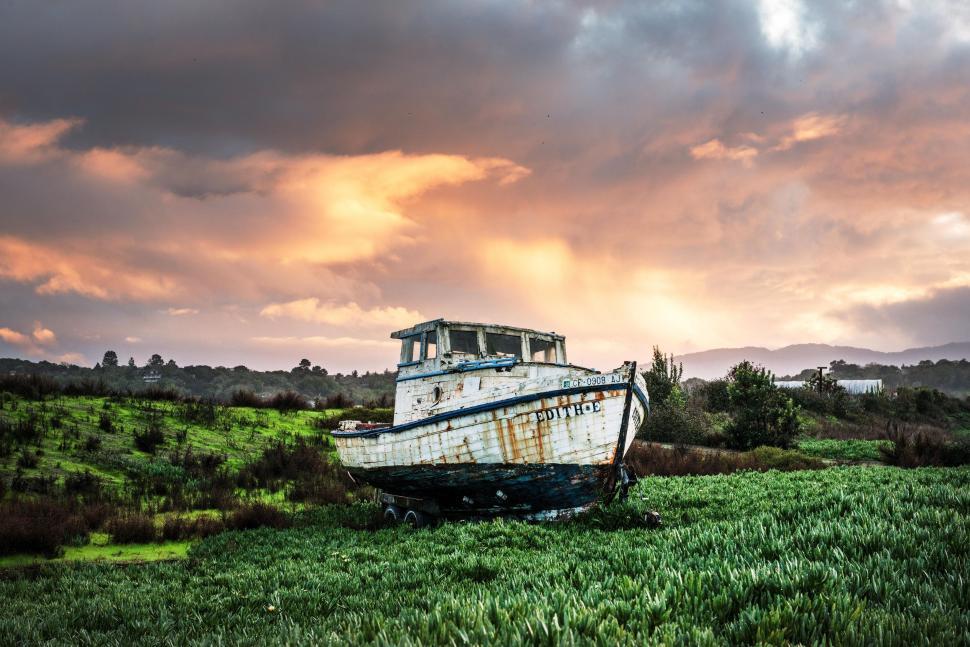 Free Image of Abandoned Fishing Boat 